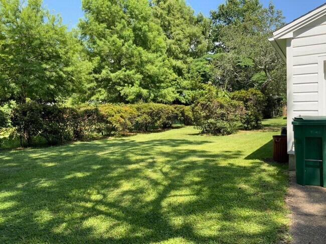 Foto del edificio - 24 Shalimar Dr