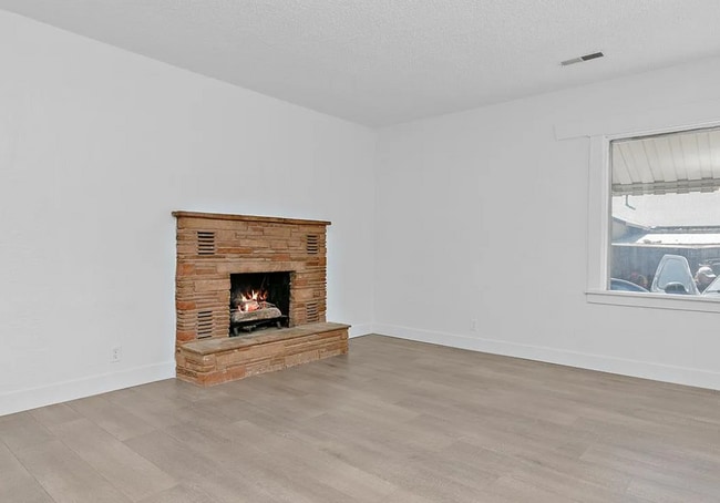 Building Photo - Affordable living at The Davis Apartments!