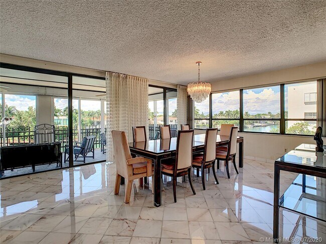 Building Photo - 9350 W Bay Harbor Dr