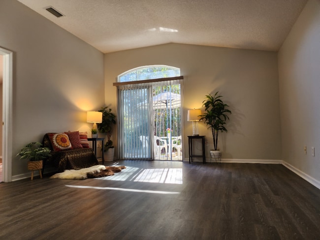 Foto del edificio - 6126 Morse Glen Ct