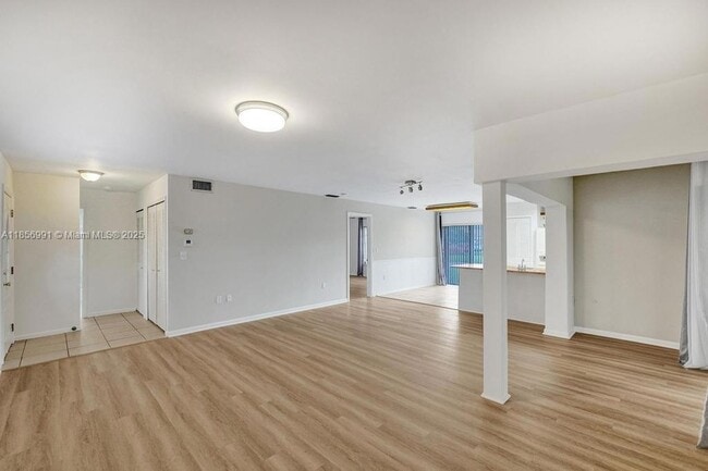 Foto del edificio - 9540 Sevilla Ln