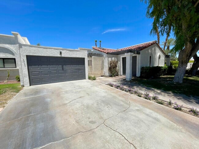 Foto del edificio - 79024 Bayside Ct