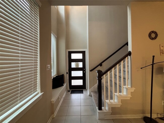 Building Photo - 9419 Starlight Oak Dr