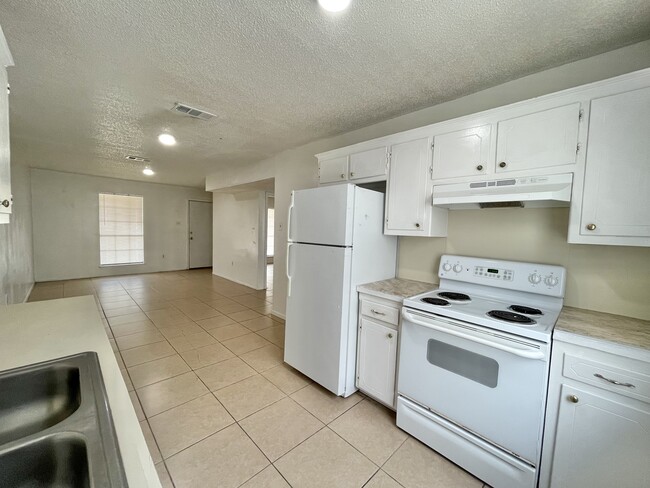 Building Photo - 9046 Lockhart Rd