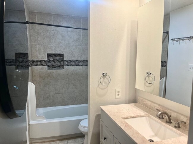 Foto del edificio - 14122 Churchill Estates Blvd