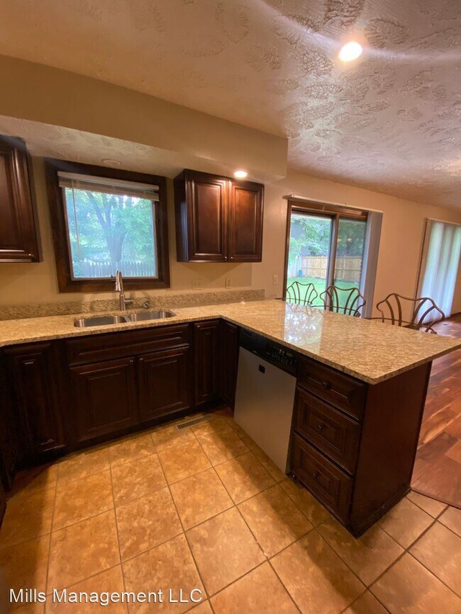Building Photo - 4 br, 3 bath House - 5800 Berkeley