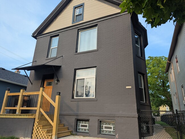Building Photo - 1828 S 11th St