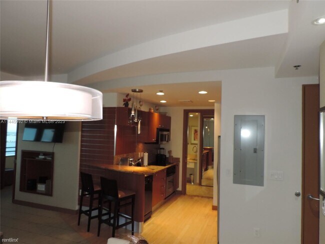 Foto del edificio - 1 br, 1 bath Condo - 1395 Brickell Ave # 2604
