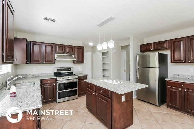 Building Photo - 7019 S 43rd Dr