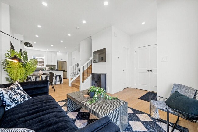 Photo du bâtiment - 11025-11155 155 St NW