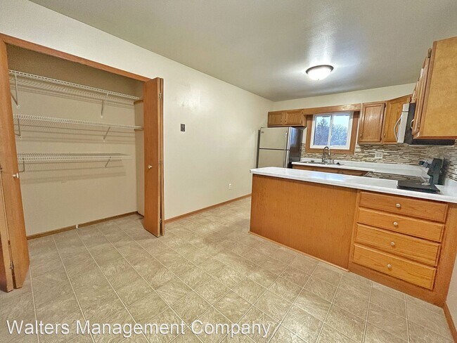 Building Photo - 3 br, 1 bath House - 621 Hartridge Dr.