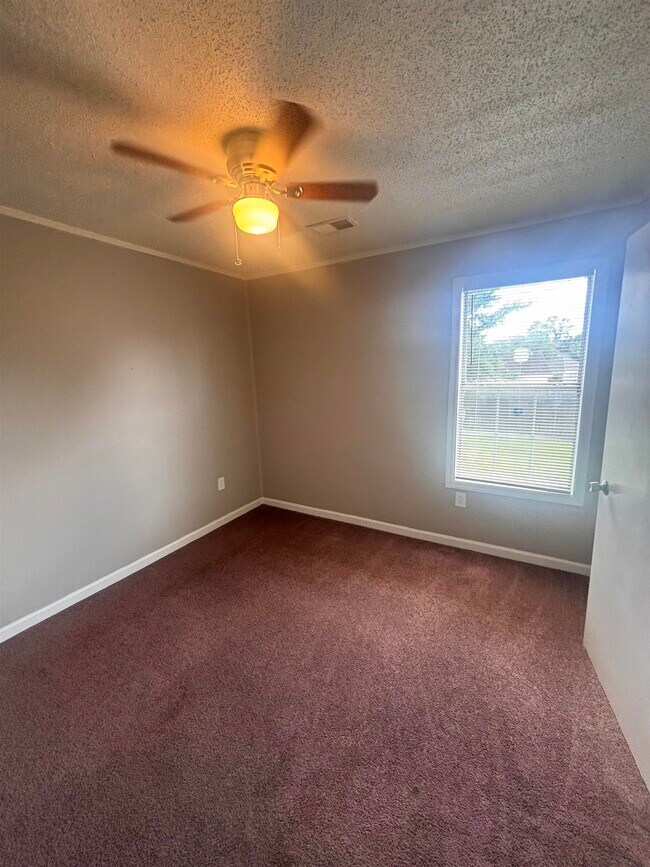 Foto del edificio - 4701 Lindawood Ln