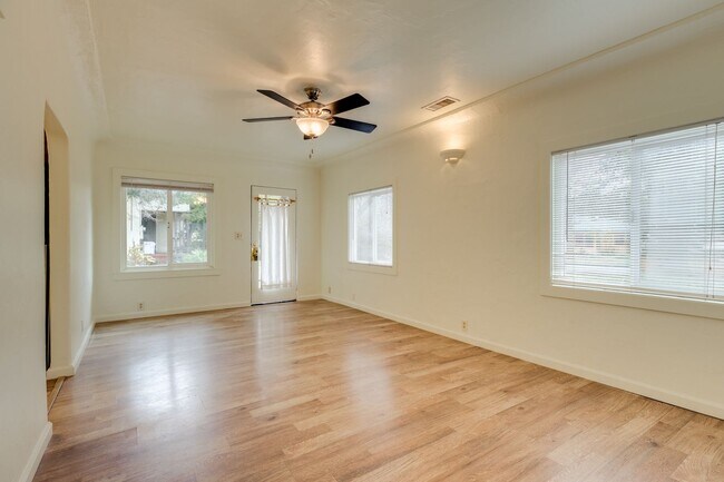 Foto del edificio - Charming 3 Bed 2 Bath Home in Chico!