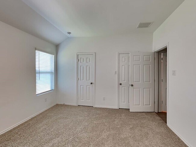 Building Photo - 24110 Mustang Run Dr