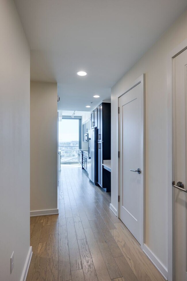 Foto del edificio - Beautiful 15th floor condo at TwelveTwelve