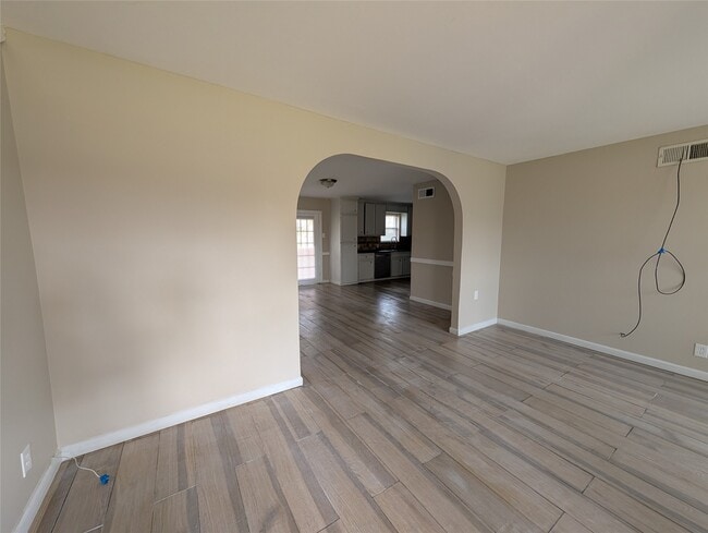 Building Photo - 515 Broad Ripple Dr
