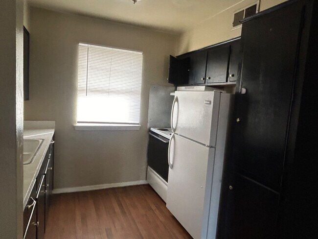 Foto del edificio - 1900 W 9th St