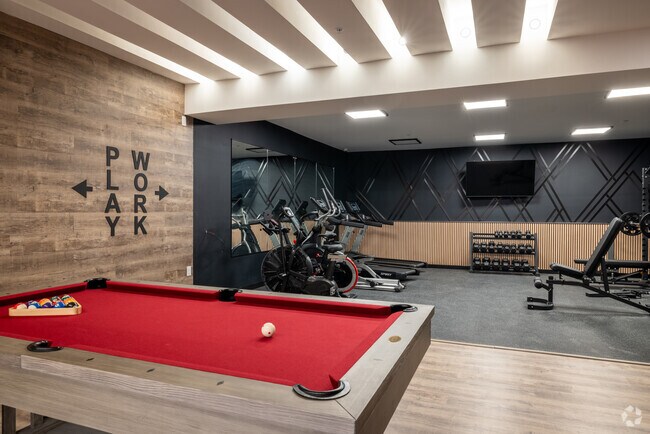 Gimnasio y sala de juegos - 75 S Main St
