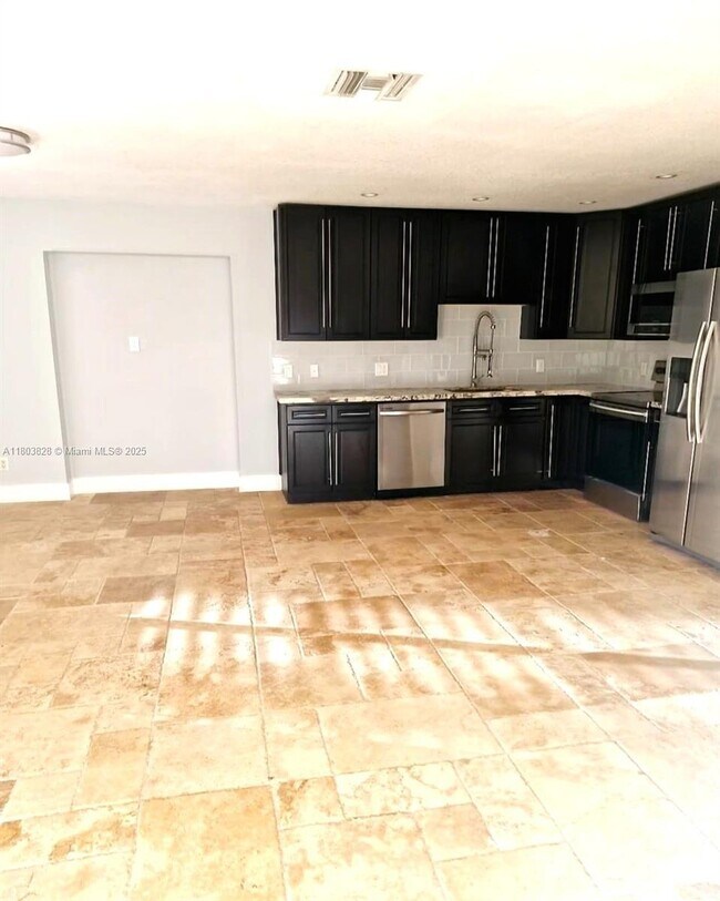 Building Photo - 4725 SW 109th Terrace