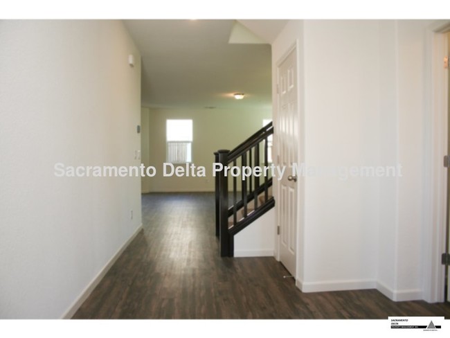 Foto del edificio - Gorgeous &amp; Brand Spanking New 4 Bd Home