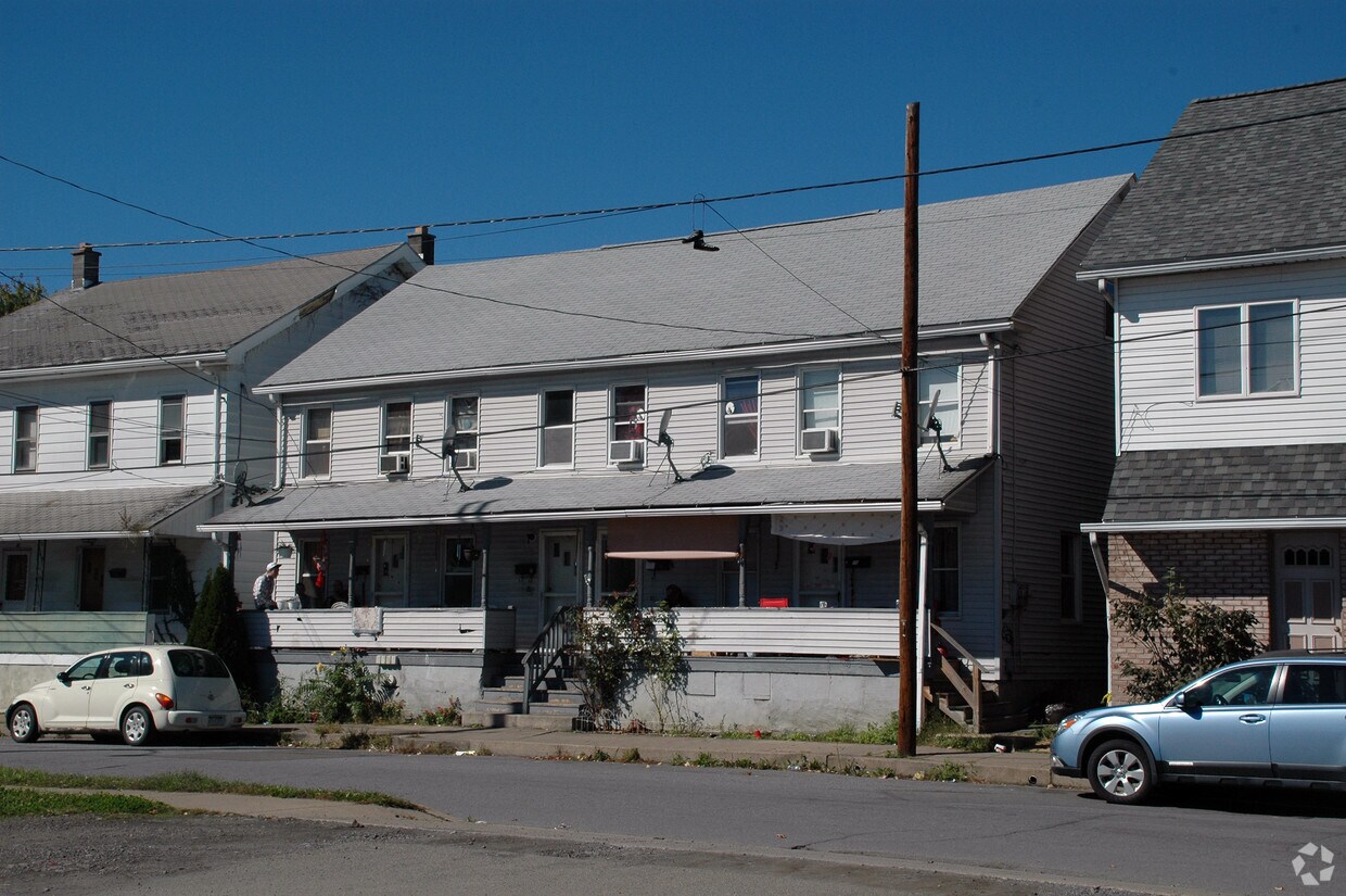 Primary Photo - 7-13 Plymouth St