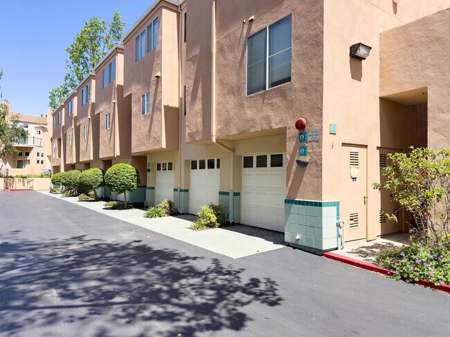 Building Photo - 979 Asilomar Terrace