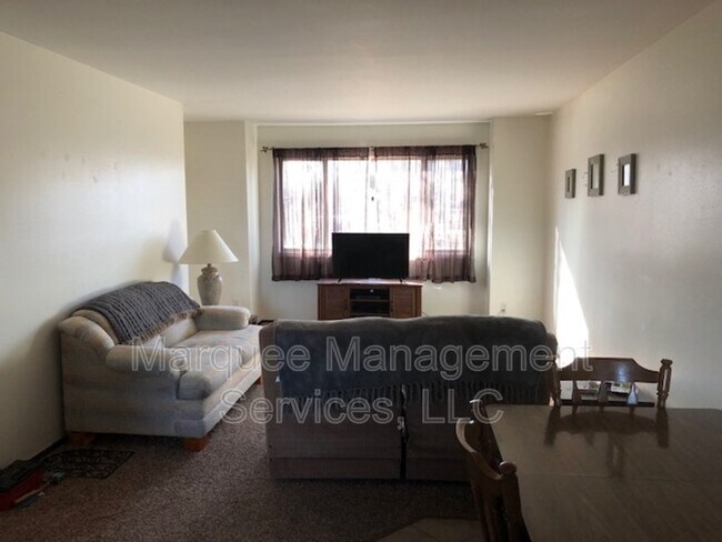 Foto del edificio - Montana Avenue (2220-2222) - 2220