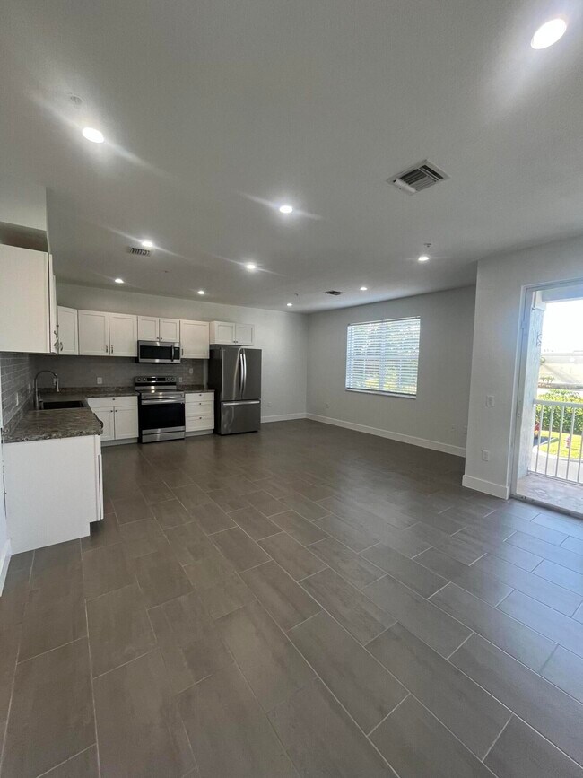 Building Photo - 2137 Shoma Dr