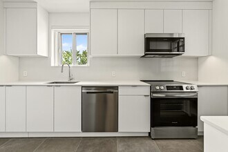 Building Photo - 4585 Av. Dupuis
