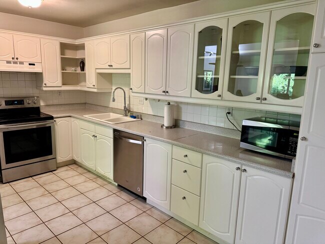 Cocina - 440 Veteran Ave