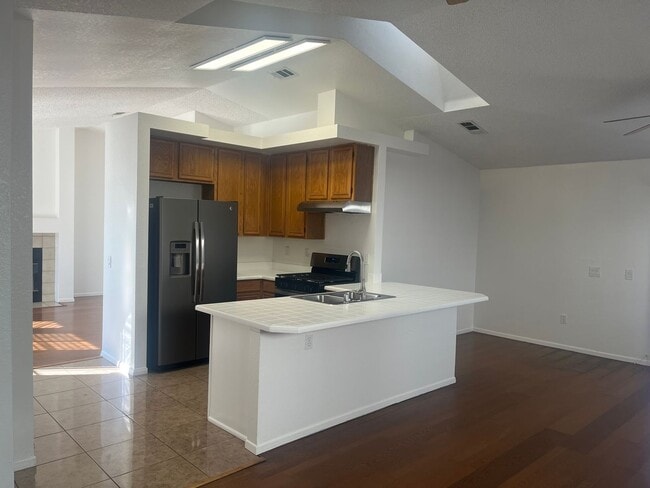 Building Photo - Murrieta Single Story 3 Bed 2 bath