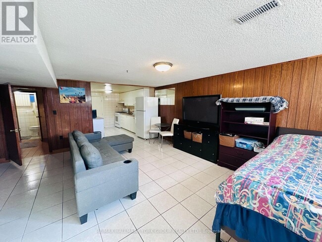 Building Photo - 29 Peterdale Rd