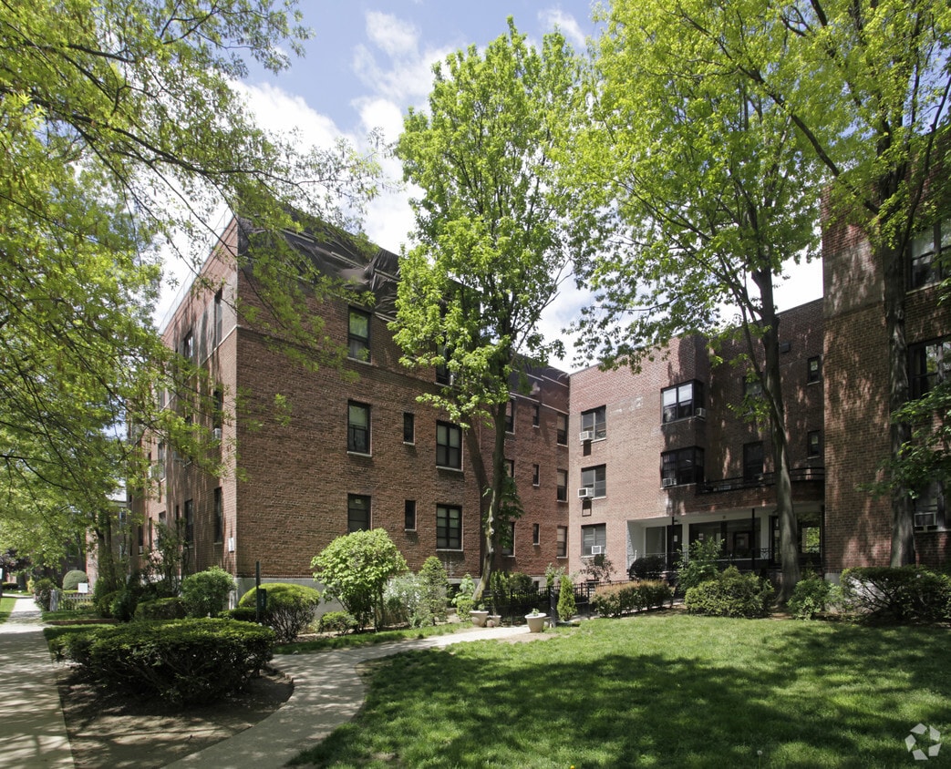 Primary Photo - 21-23 Schenck Ave