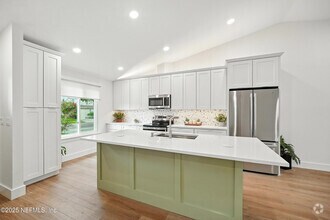 Building Photo - 573 Aquatic Dr