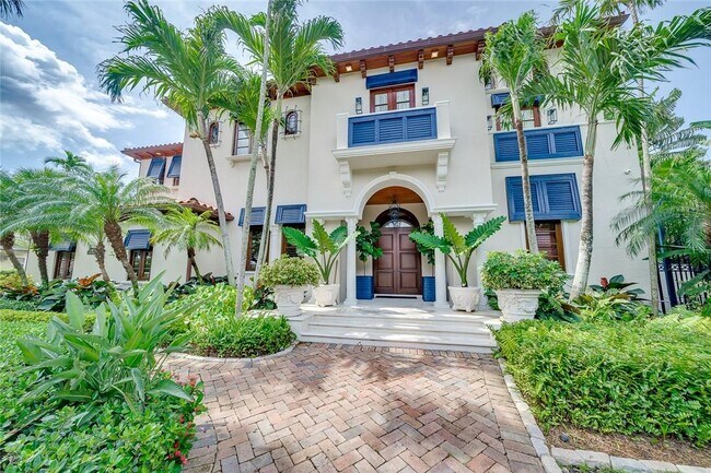 Building Photo - 2530 Laguna Dr