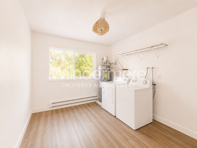 Foto del edificio - **Beautifully Updated 3-Bedroom Home in the Lake Symington Community**