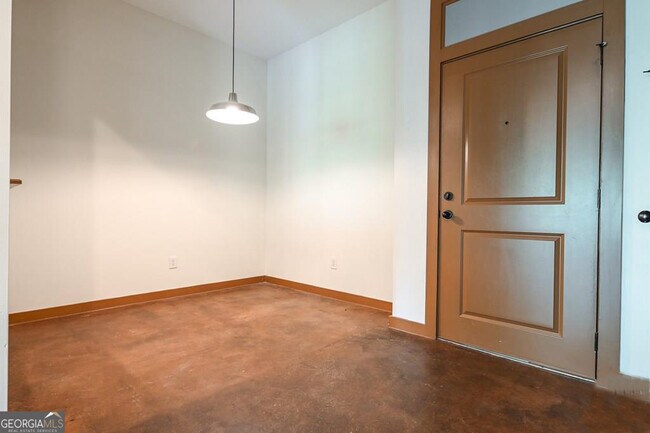 Building Photo - 250 Martha Dr