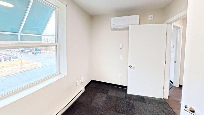 Foto del edificio - 3554 E Washington Ave