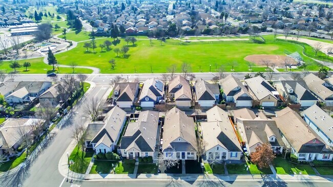 Foto del edificio - 1886 Dawnelle Way