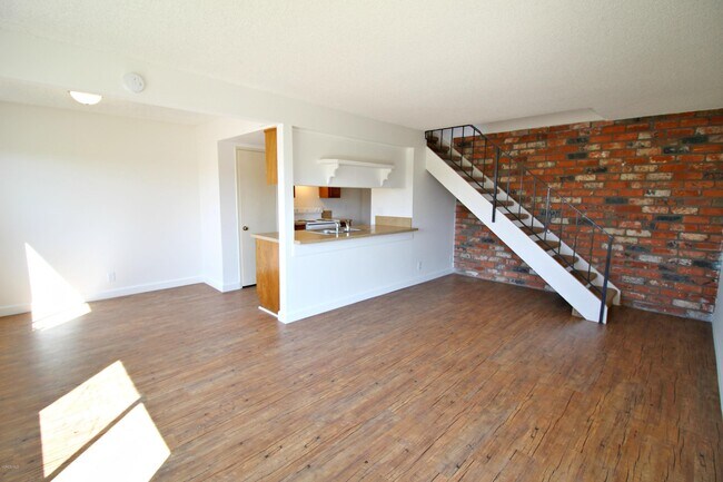 Building Photo - 2551 Anchor Ave