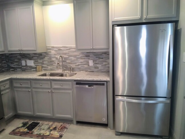 Stainless Steel Appliances - 3338 Blodgett St