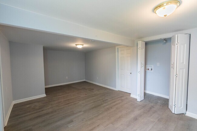 Foto del edificio - 1 bd for rent.