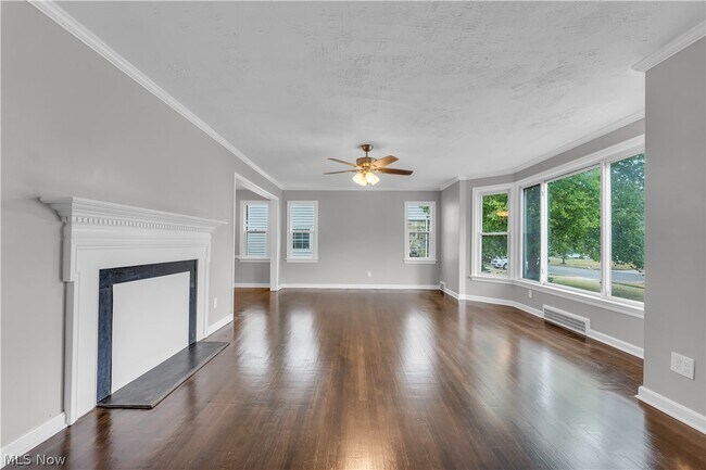 Building Photo - 3330 Chelsea Dr