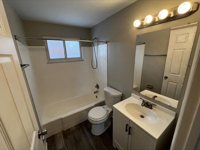 Foto del edificio - 4669 Hilton Ave