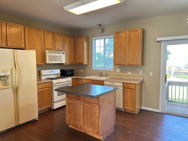 Foto del edificio - 1863 Indian Hill Ln