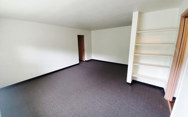 Building Photo - 1510 3rd Ave NE