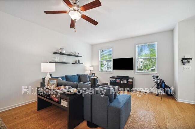 Foto del edificio - 132 Longwood Dr
