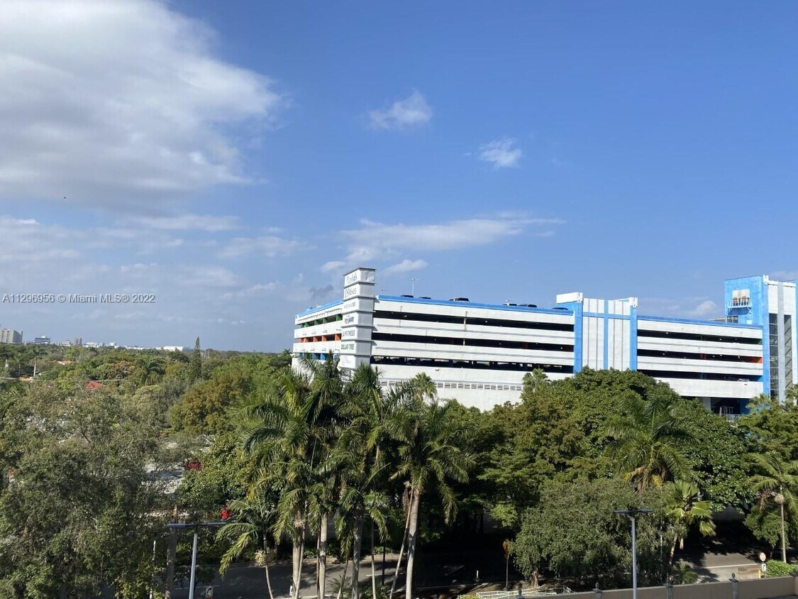 Foto principal - 3500 Coral Way