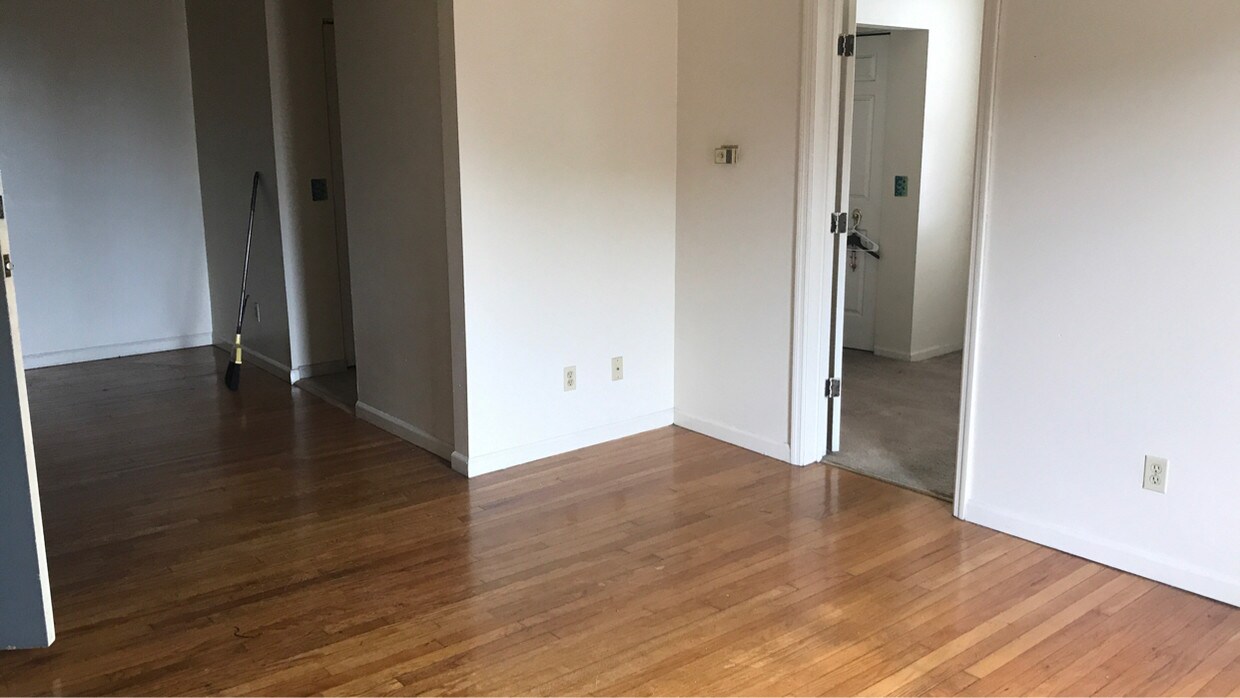Primary Photo - 3866 McRee Ave