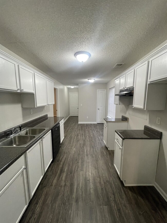 Building Photo - 10179 Sterling Ridge Dr